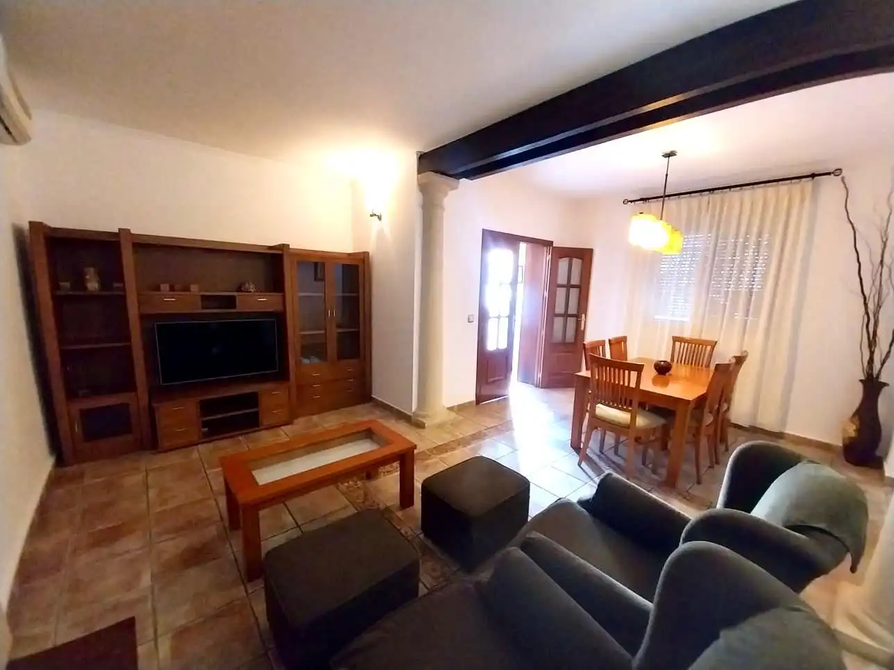 Sala d'estar de Casa o xalet en venda en Córdoba amb Aire condicionat, Terrassa i Moblat