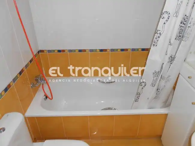 Badezimmer von Wohnung zur Miete in Madrid mit Klimaanlage, Terrasse und Möbliert