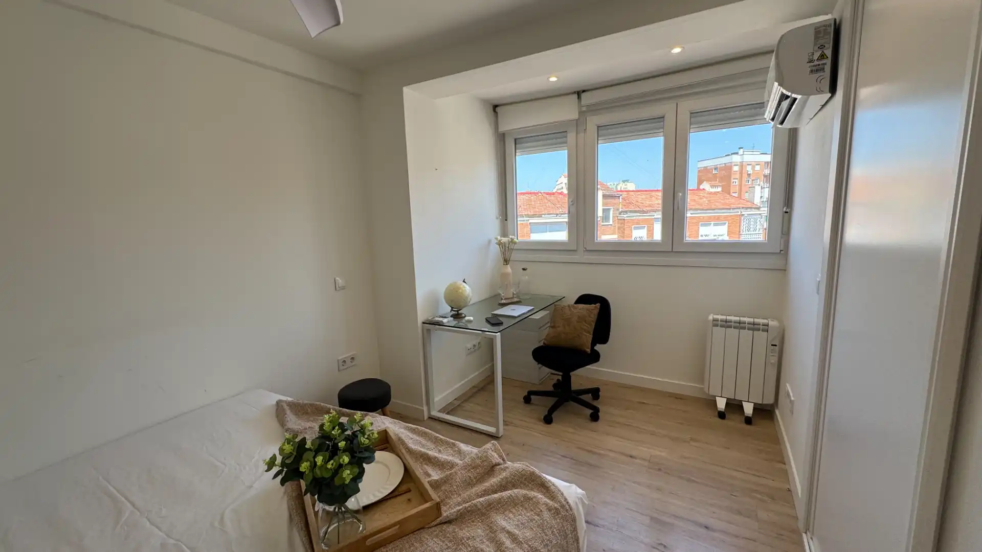 Habitación de Piso para compartir en  Madrid Capital con Aire acondicionado, Calefacción y Amueblado