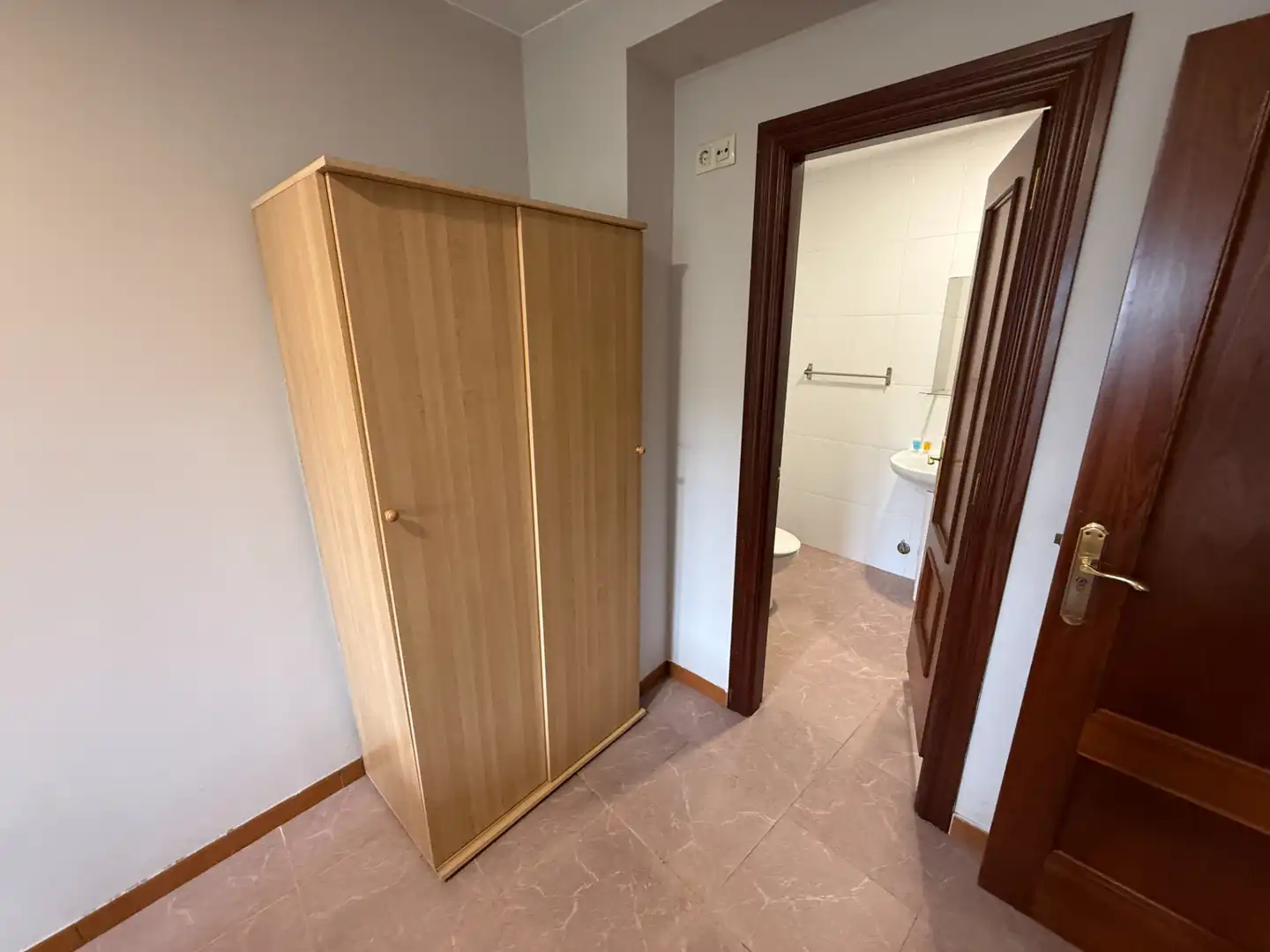 Dormitori de Edifici en venda en Siero amb Alarma