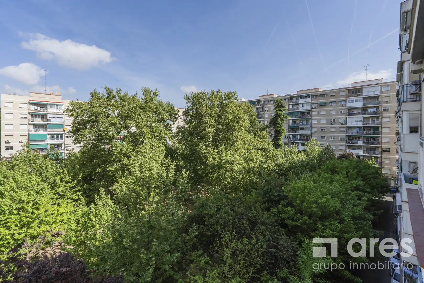 Vista exterior de Piso en venta en Alcalá de Henares con Aire acondicionado, Calefacción y Terraza