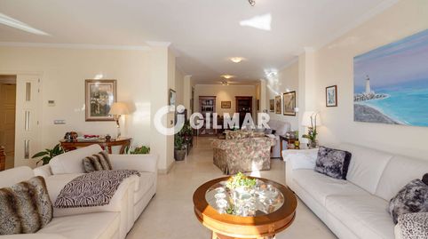En una de las urbanizaciones más exclusivas y demandadas de Estepona se encuentra este espectacular apartamento dúplex, una propie, image 5