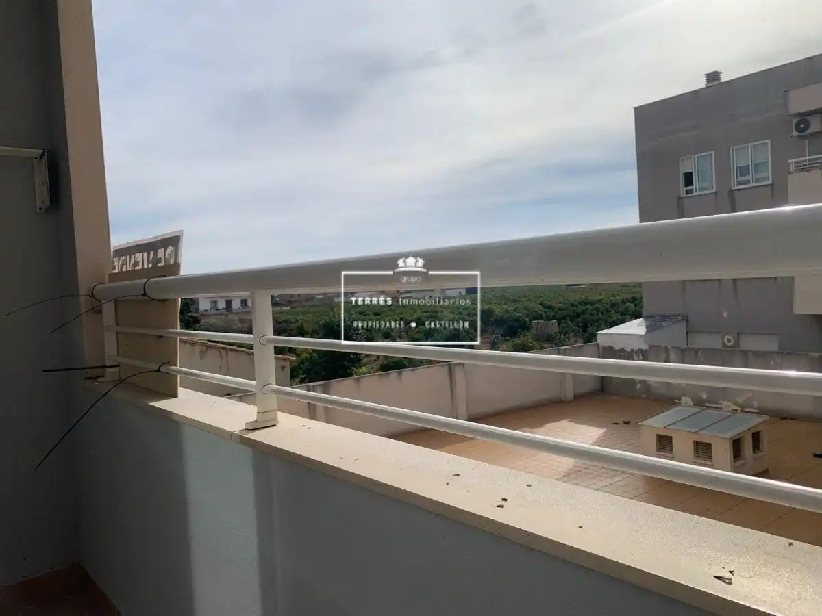 Terraza de Piso en venta en Castellón de la Plana / Castelló de la Plana con Terraza, Trastero y Balcón