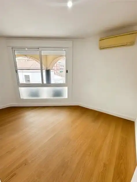 Schlafzimmer von Maisonette zum Verkauf in Badalona mit Klimaanlage und Parkett