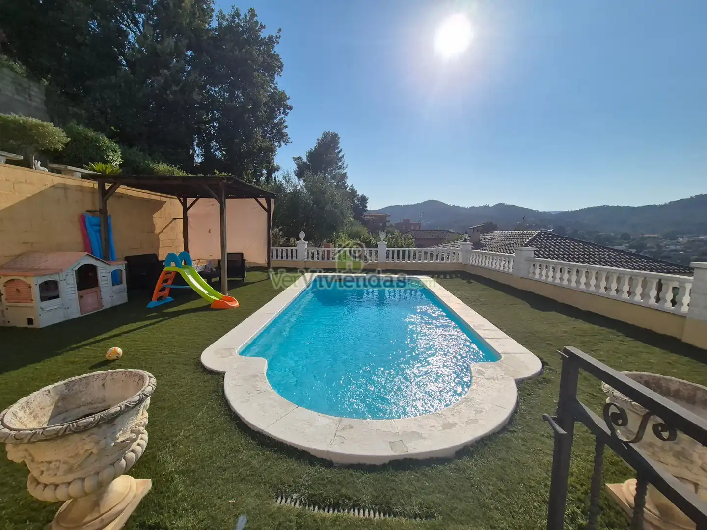 Piscina de Casa o xalet en venda en Sant Vicenç Dels Horts amb Aire condicionat, Calefacció i Jardí privat