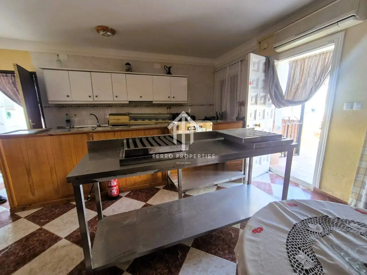 Cuina de Casa o xalet en venda en Loja amb Terrassa, Piscina i Moblat
