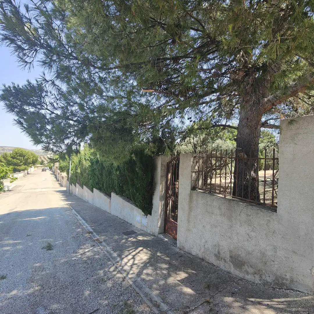 Rustikales Grundstück zum Verkauf in Urb. Bellavista