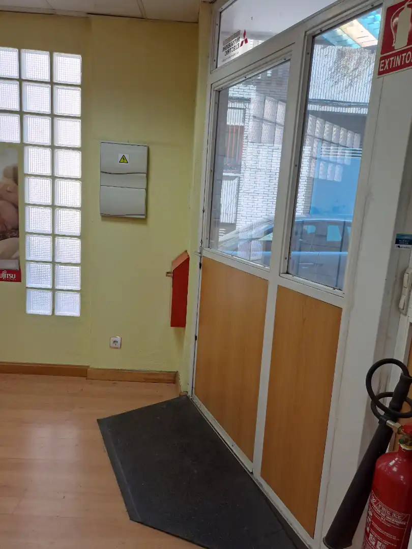 Commercial properties for sale in Zaragoza  with Air Conditioner, Heating and Furnished