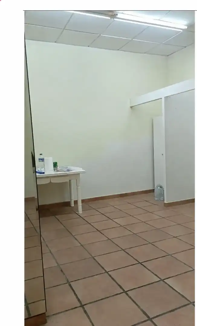 Dormitori de Local en venda en Elche / Elx