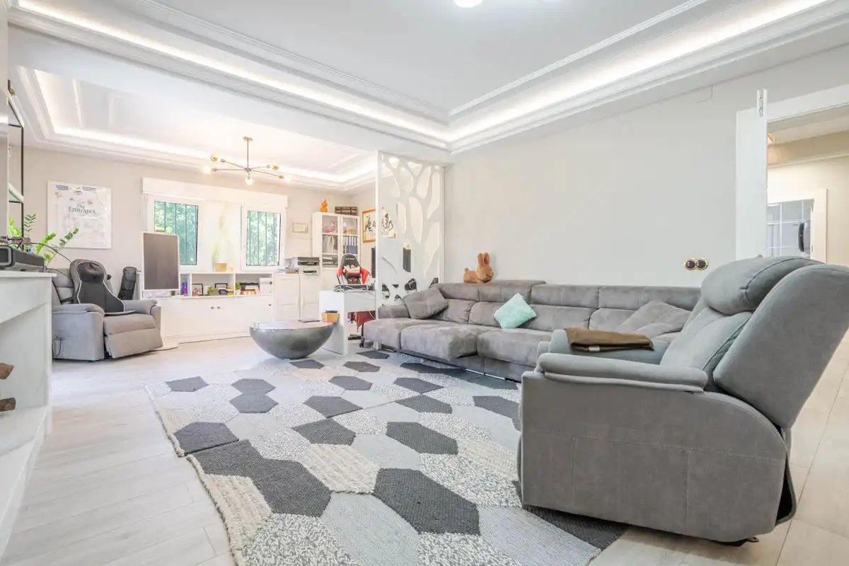 Sala de estar de Casa o chalet en venta en Boadilla del Monte con Aire acondicionado, Calefacción y Jardín privado