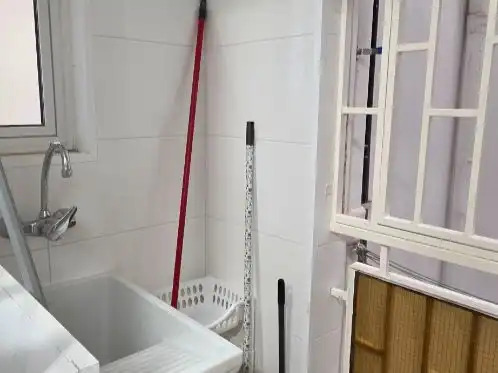Badezimmer von Wohnung zur Miete in  Barcelona Capital mit Terrasse und Balkon