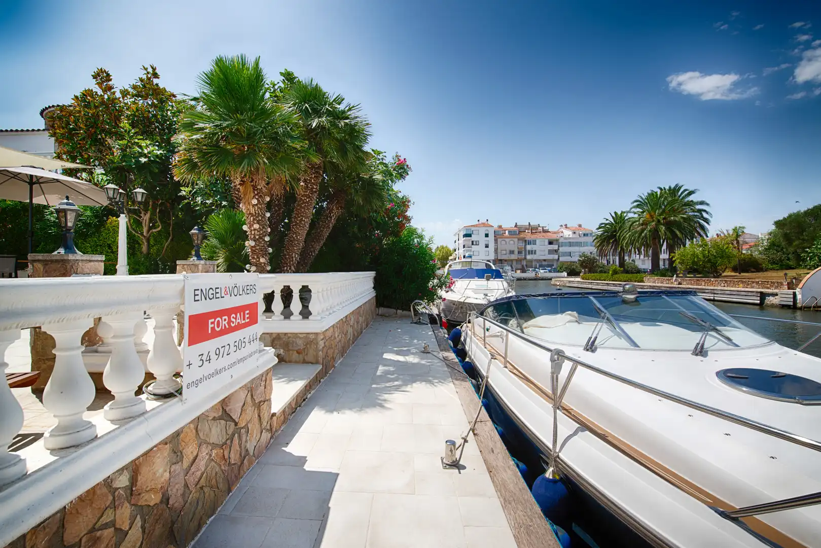 Houses for sale in Empuriabrava  with Air Conditioner and Private garden
