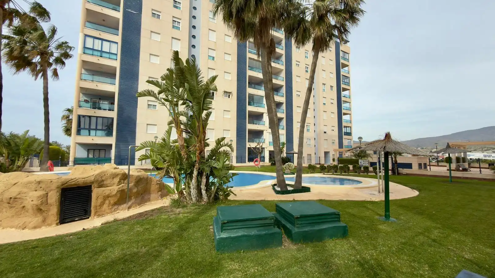 Schwimmbecken von Dachboden zum Verkauf in Villajoyosa / La Vila Joiosa mit Klimaanlage, Privatgarten und Terrasse