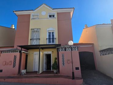 Maison mitoyenne avec balcon à vendre à Islantilla Golf
