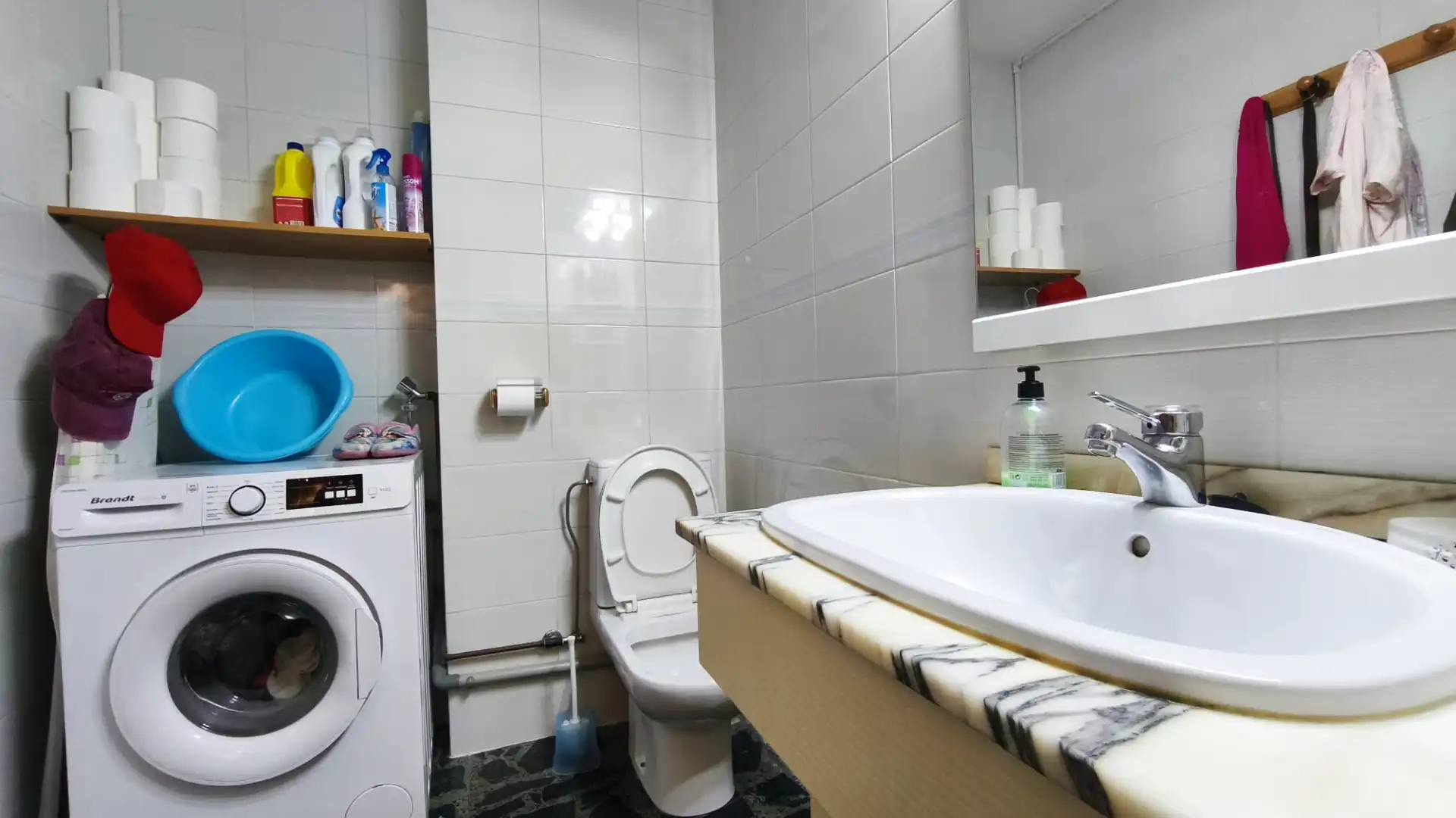 Baño de Casa adosada en venta en Cerdanyola del Vallès con Calefacción, Terraza y Balcón