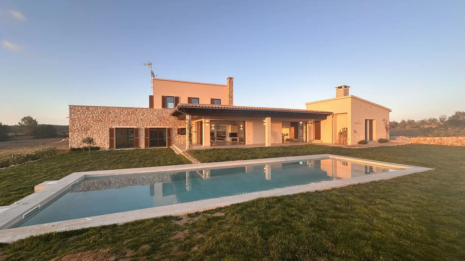 Casa rústica con piscina en venta en Ses Salines Poble, imagen 2