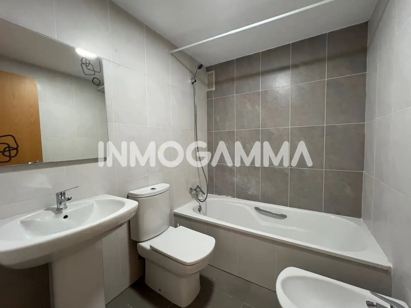 Bathroom of Apartments for rent in Favara  with Storage room