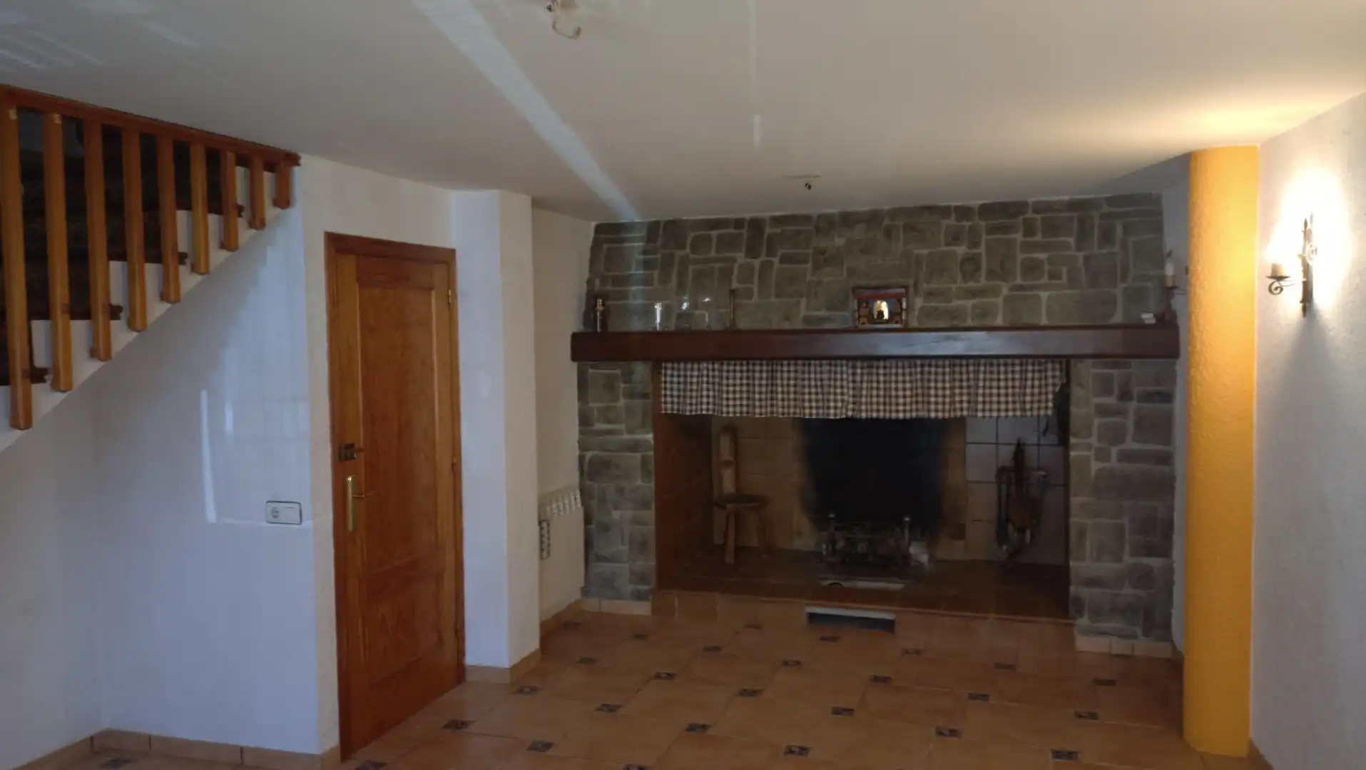 Casa adosada en venda en Castelserás amb Aire condicionat, Traster i Moblat