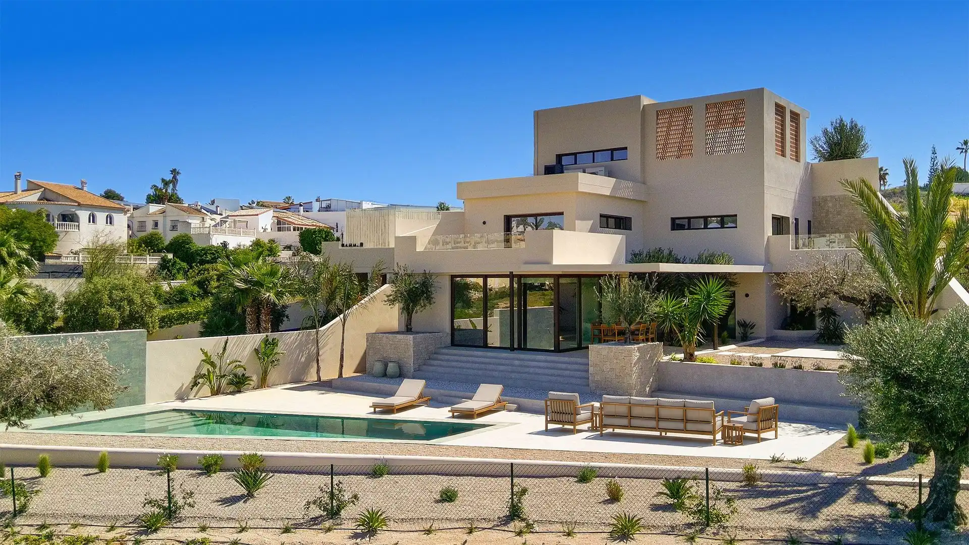 Vista exterior de Casa o xalet en venda en Elche / Elx amb Jardí privat, Terrassa i Piscina