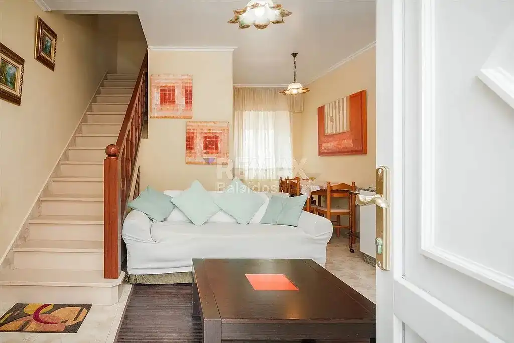 Sala de estar de Casa o chalet en venta en A Pobra do Caramiñal con Calefacción, Jardín privado y Parquet