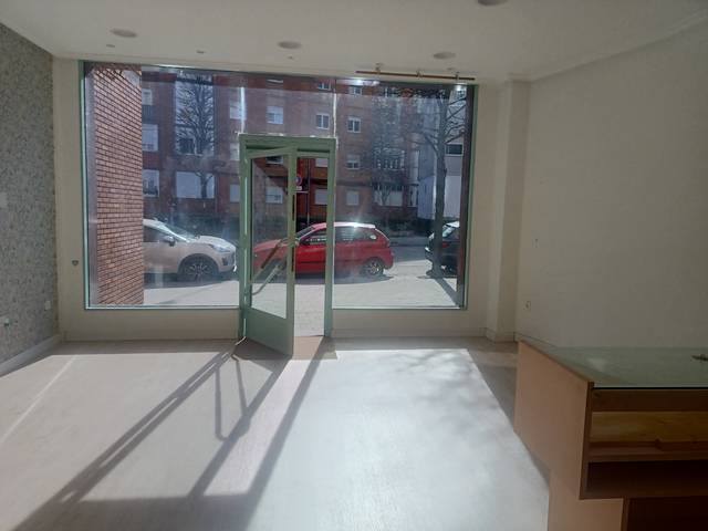 Local comercial en Alquiler en Calle Cataluña, 60 en Pumarín