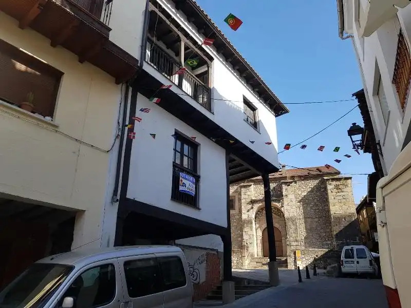 Vista exterior de Casa o xalet en venda en Cabezuela del Valle amb Jardí privat