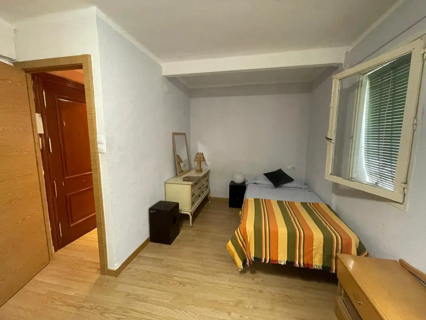 Habitación de Piso en venta en Huesca con Parquet, Terraza y Amueblado