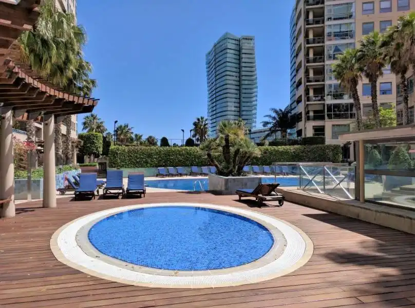 Swimming pool of Flat for rent in Barcelona  with Air Conditioner, Terrace and Furnished