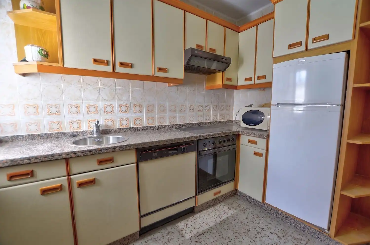 Küche von Wohnung zum Verkauf in Oviedo  mit Heizung, Terrasse und Schwimmbad