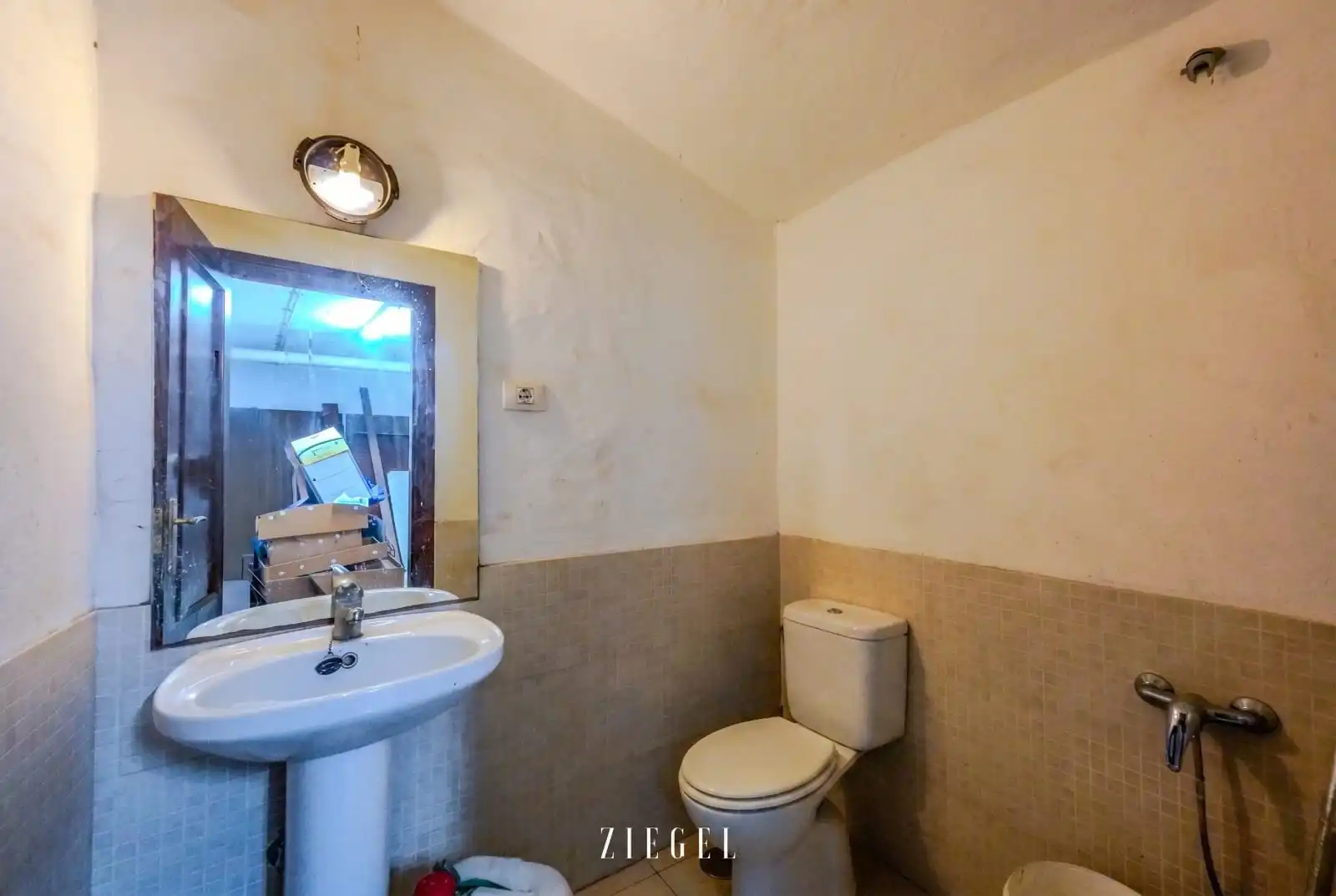 Bathroom of Commercial properties for sale in Las Palmas de Gran Canaria