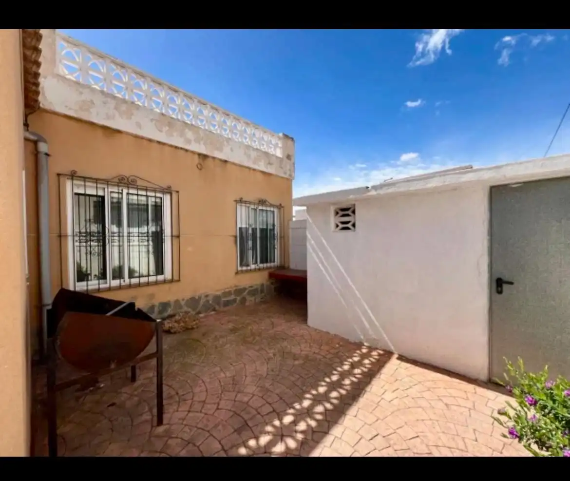 Vista exterior de Casa o xalet en venda en Elche / Elx amb Aire condicionat, Piscina i Moblat