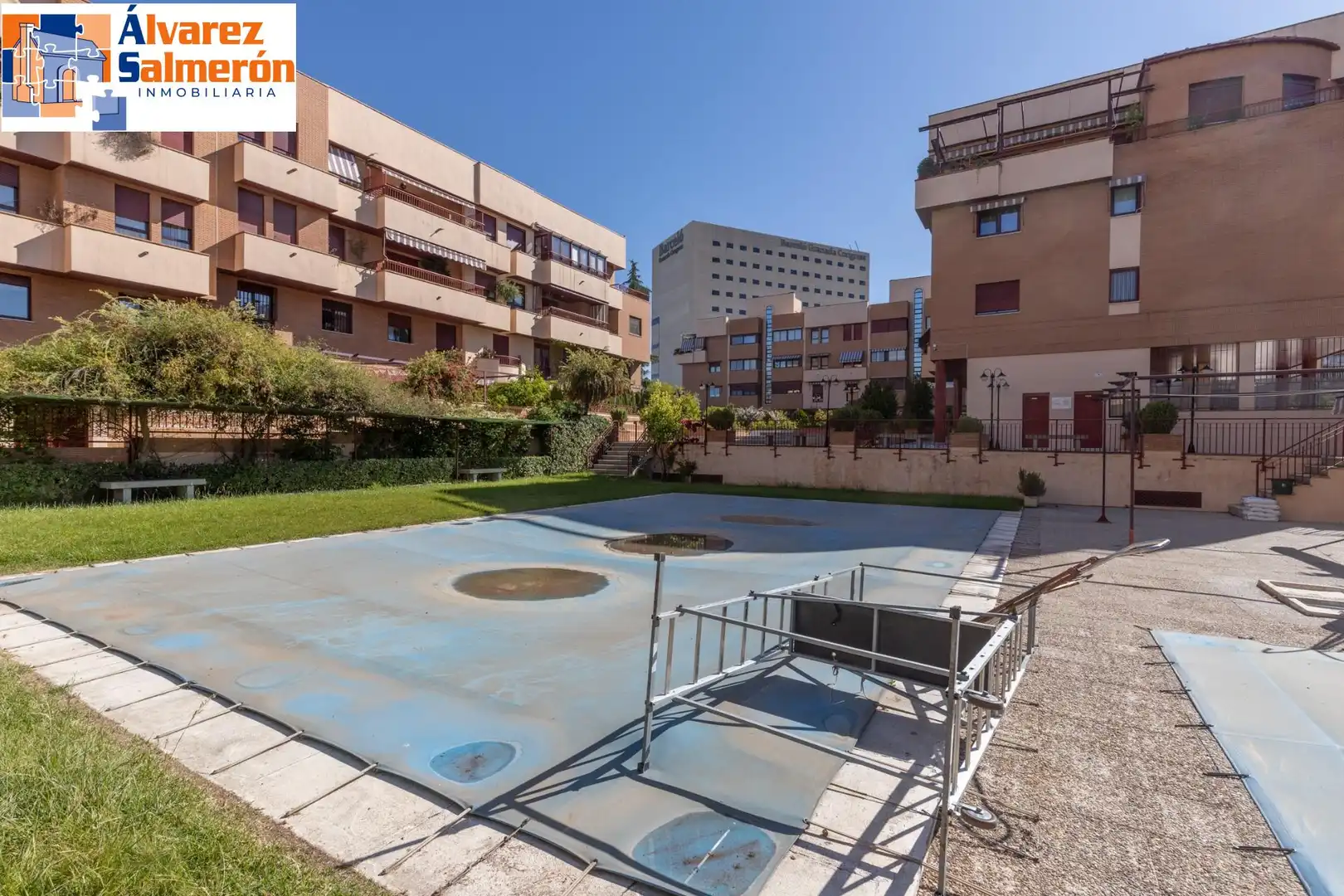 Jardí de Pis de lloguer en Granada amb Calefacció, Terrassa i Piscina comunitària