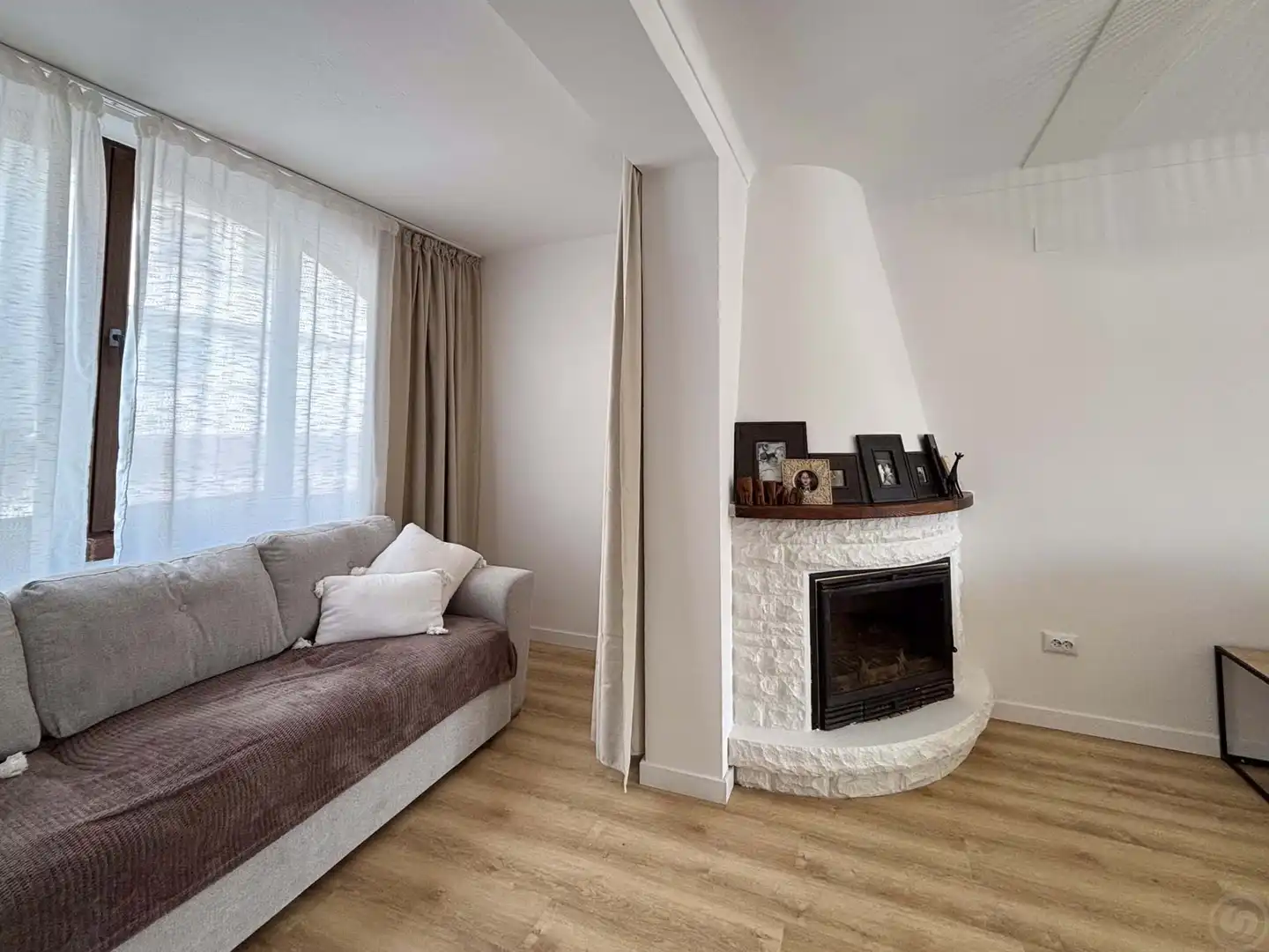 Wohnzimmer von Einfamilien-Reihenhaus zum Verkauf in Empuriabrava mit Klimaanlage, Terrasse und Möbliert