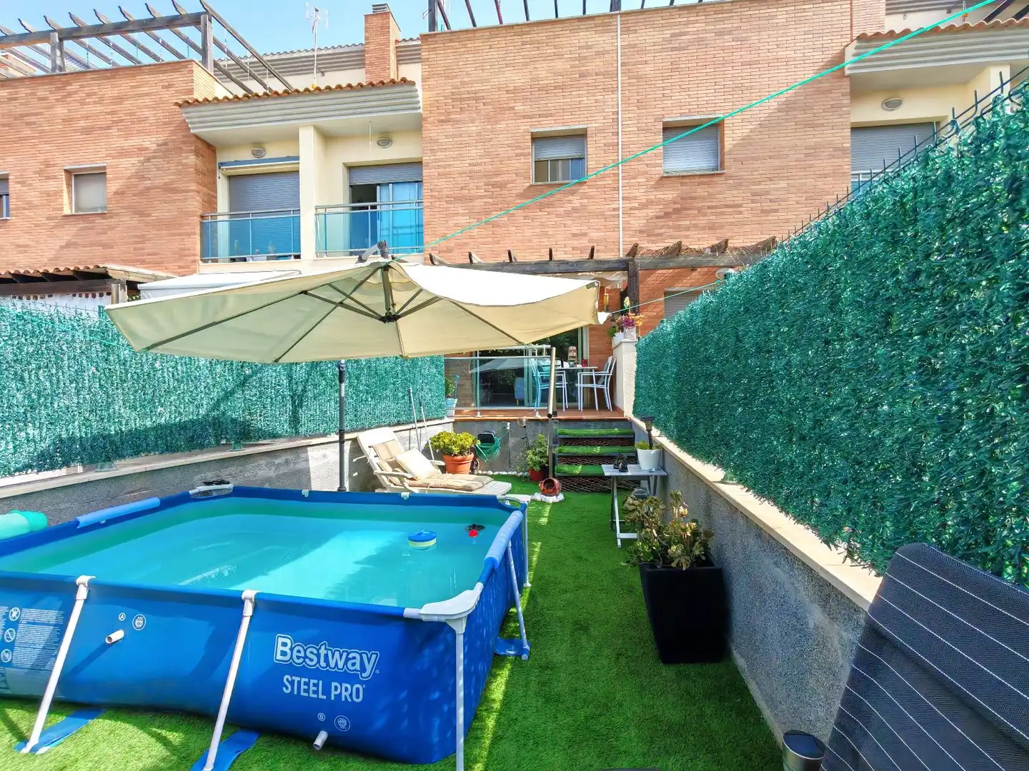 Piscina de Casa adosada en venta en El Vendrell con Aire acondicionado, Calefacción y Jardín privado