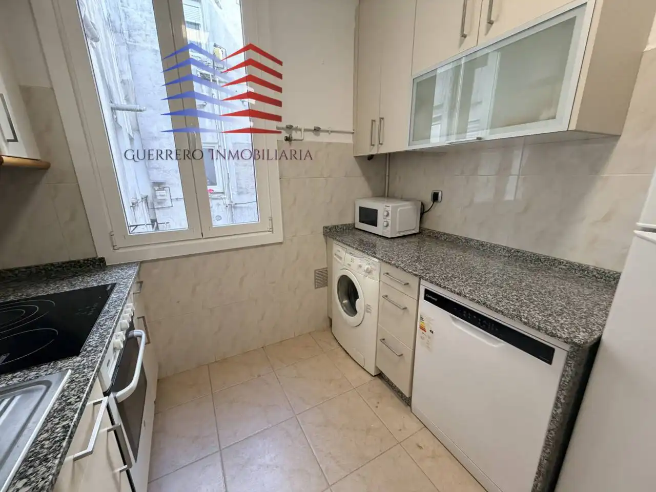 Cuina de Apartament de lloguer en O Carballiño   amb Calefacció, Parquet i Moblat