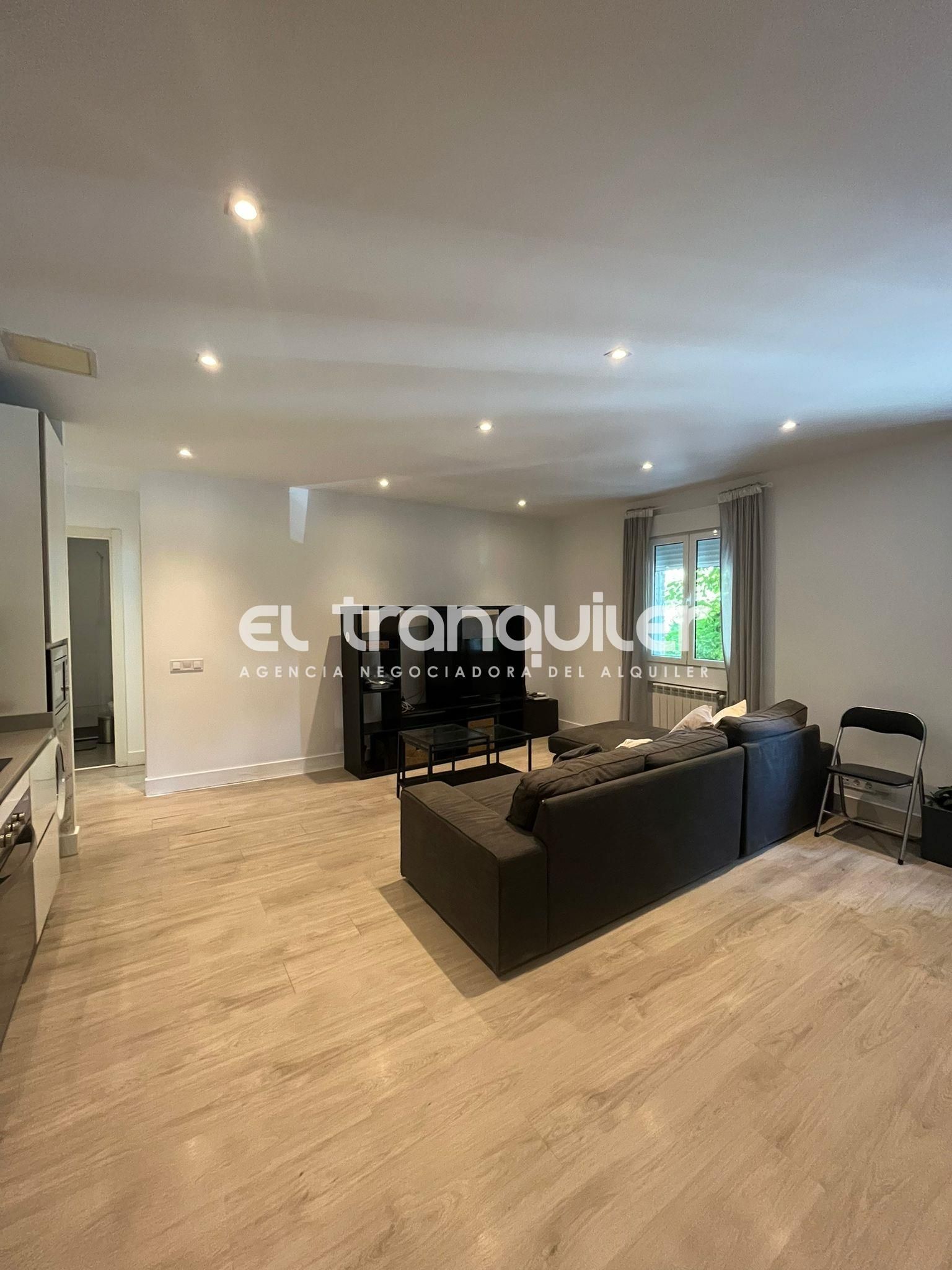 Living room of Flat for sale in  Madrid Capital  with Parquet flooring, Furnished and Washing machine