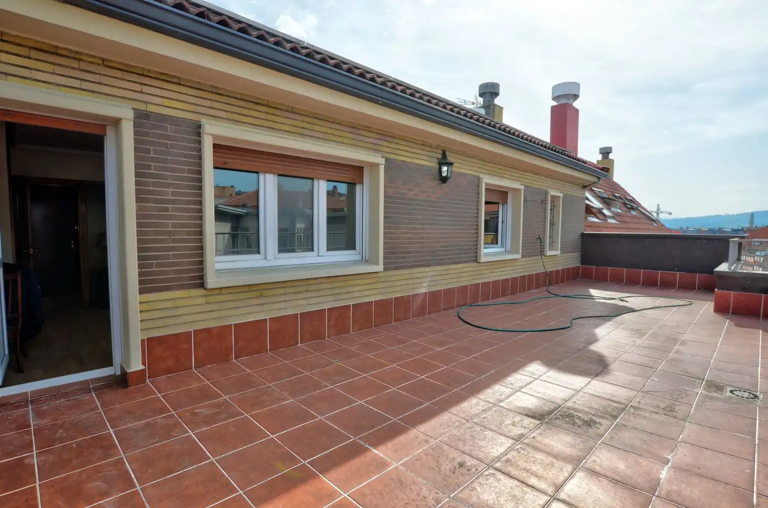 Außenansicht von Wohnung zum Verkauf in Oviedo  mit Heizung, Terrasse und Schwimmbad