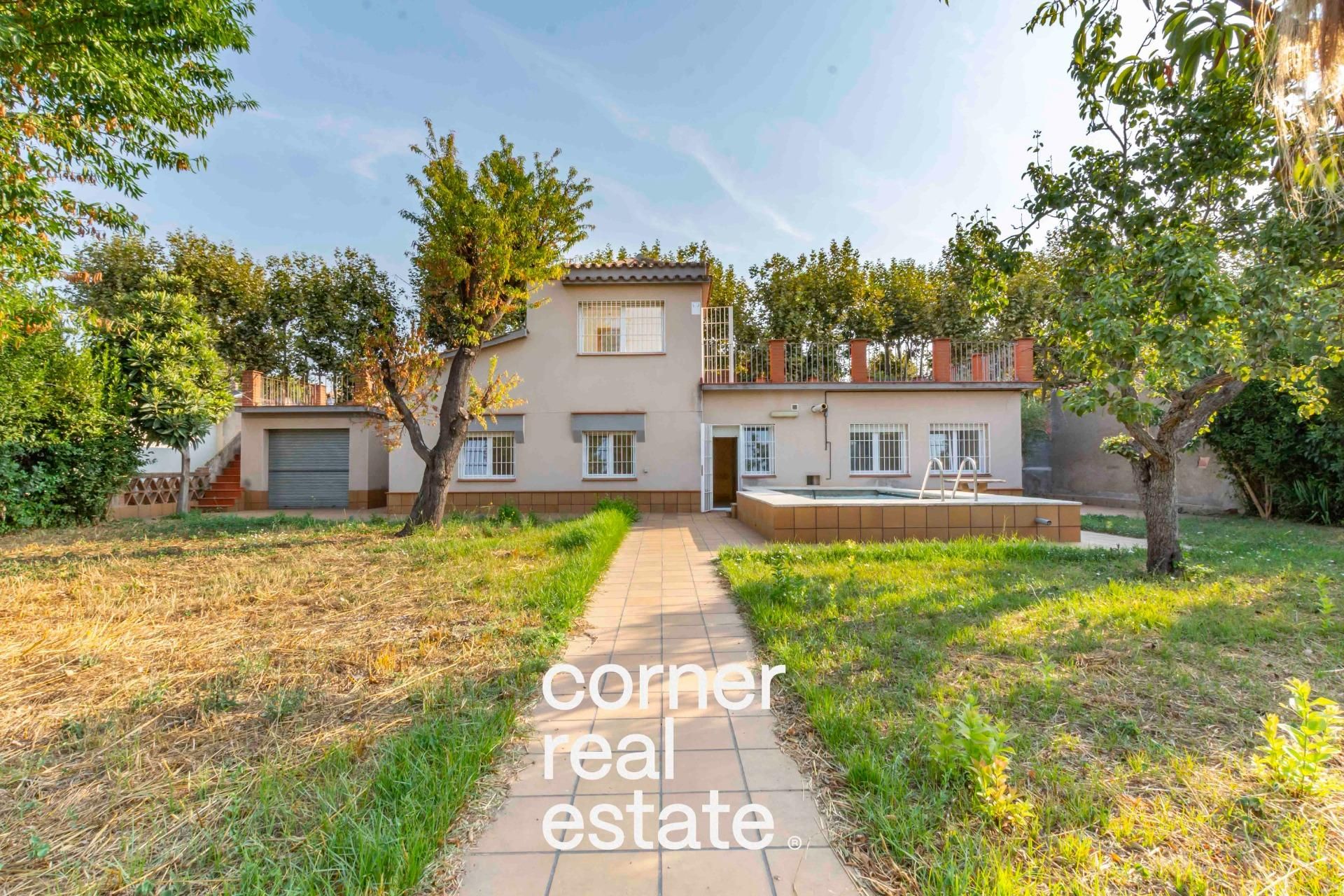 Exterior view of House or chalet for sale in Sant Cugat del Vallès