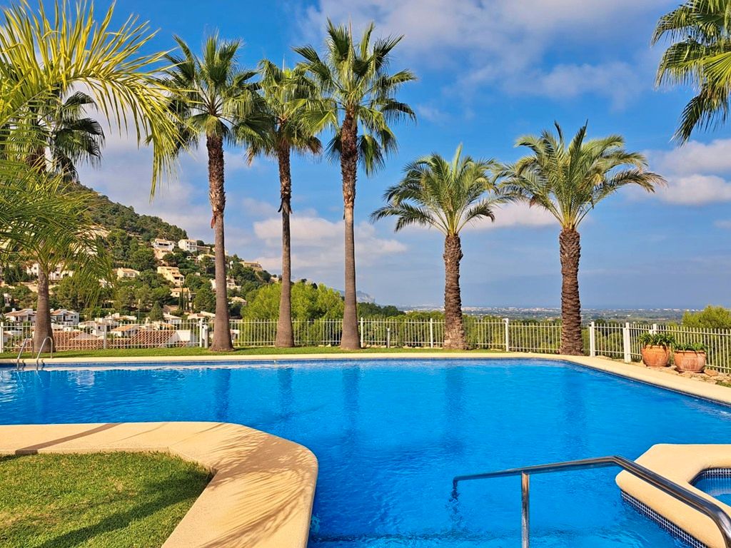 Piscina de Apartament en venda en Dénia amb Aire condicionat, Calefacció i Terrassa