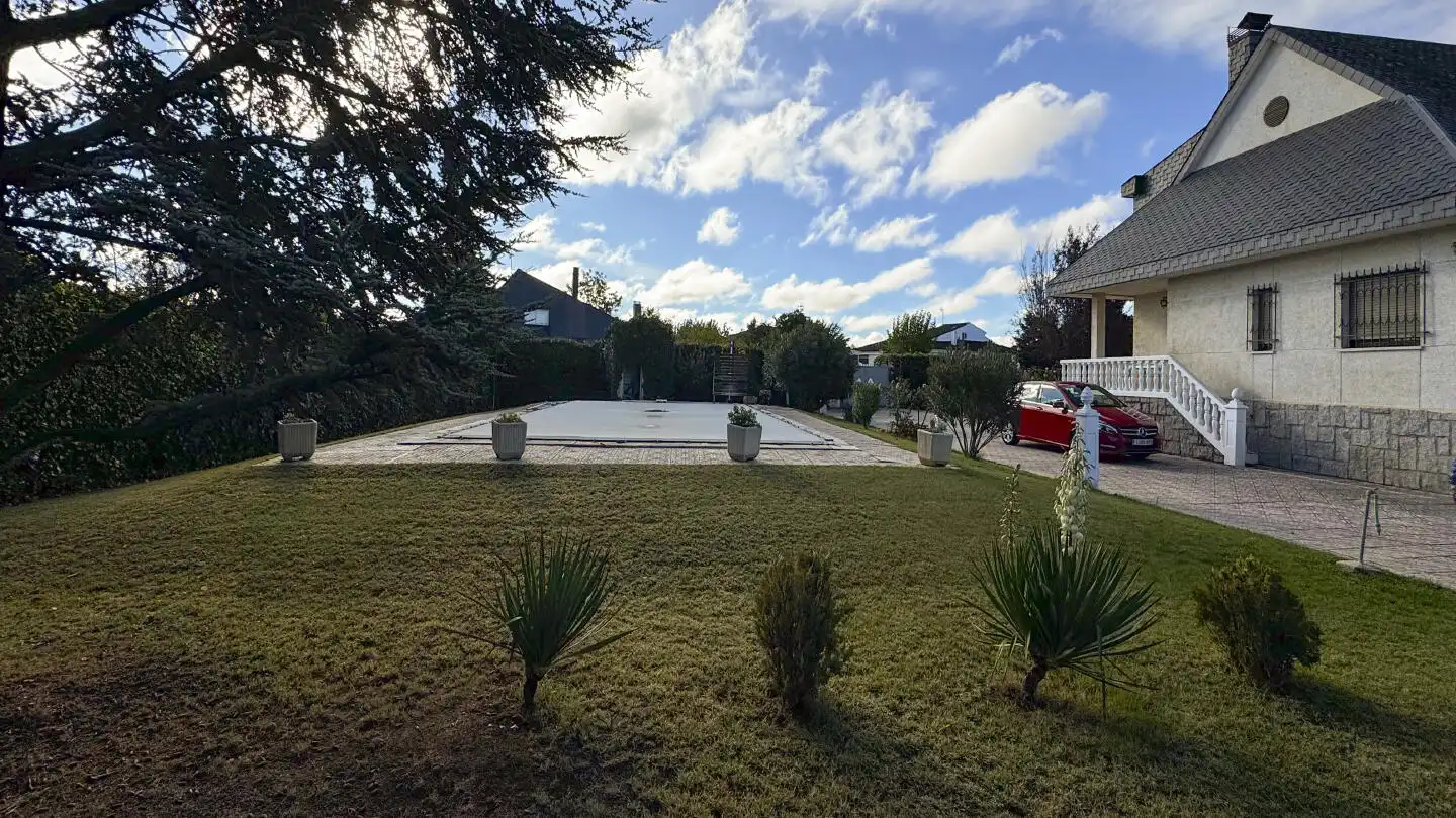 Piscina de Casa o xalet en venda en Galindo y Perahuy