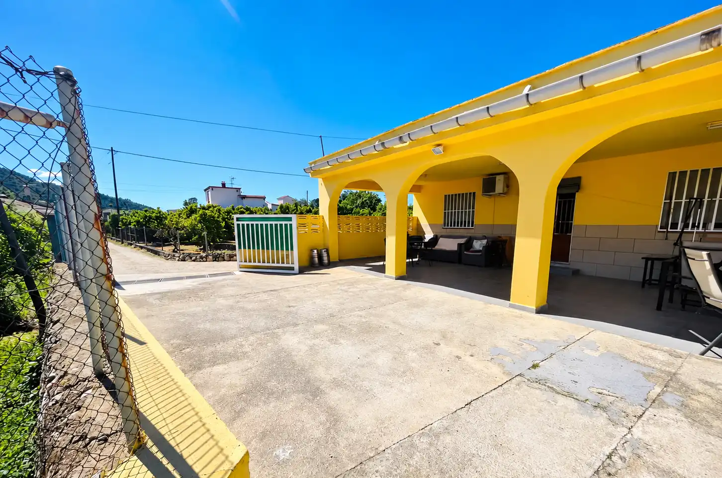 Villa con piscina in vendita a Partida Marxuquera Alta 5