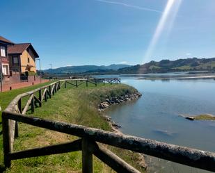 Vista exterior de Casa o xalet en venda en Escalante amb Terrassa