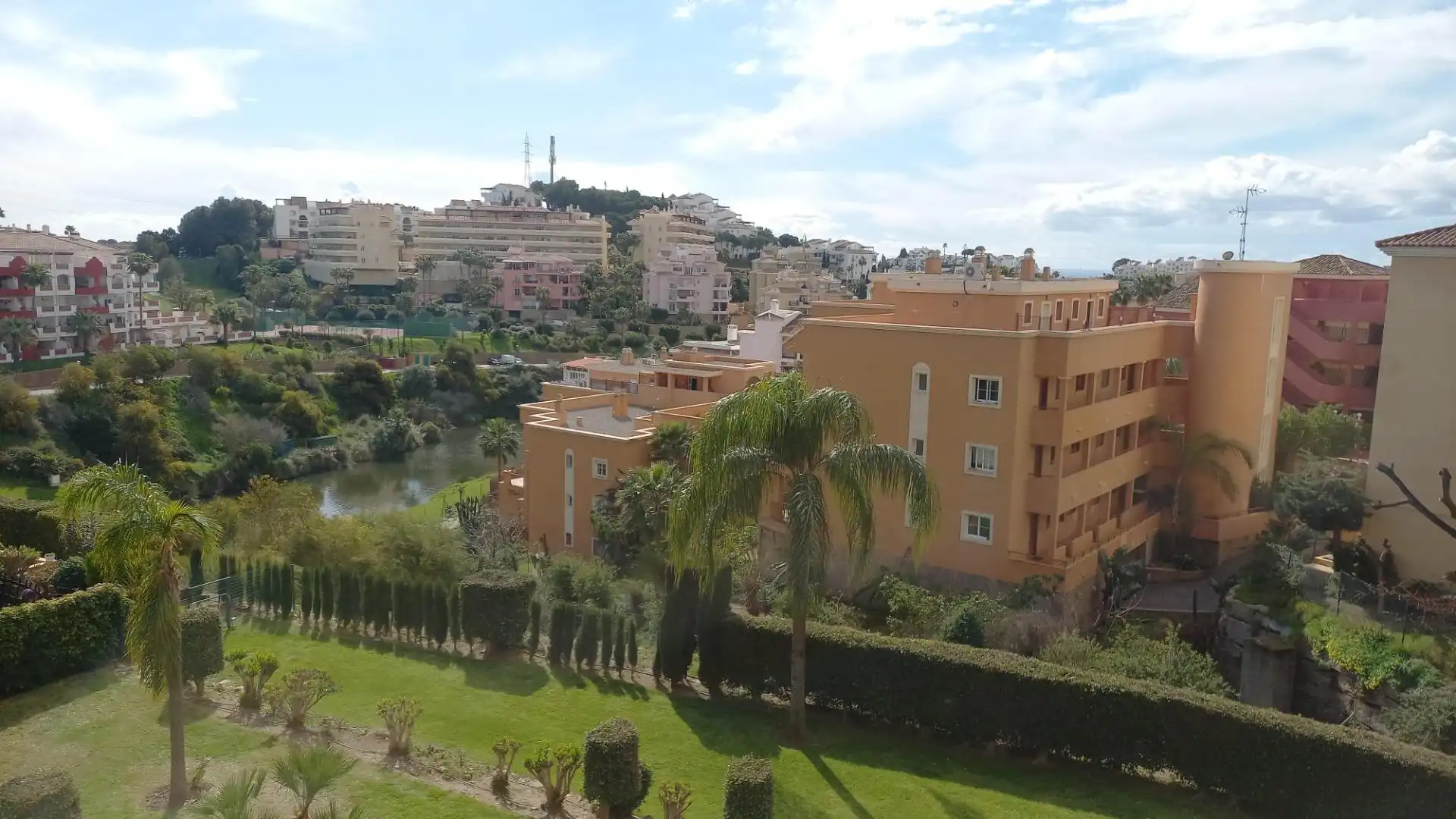 Vista exterior de Àtic de lloguer en Mijas amb Terrassa, Traster i Moblat
