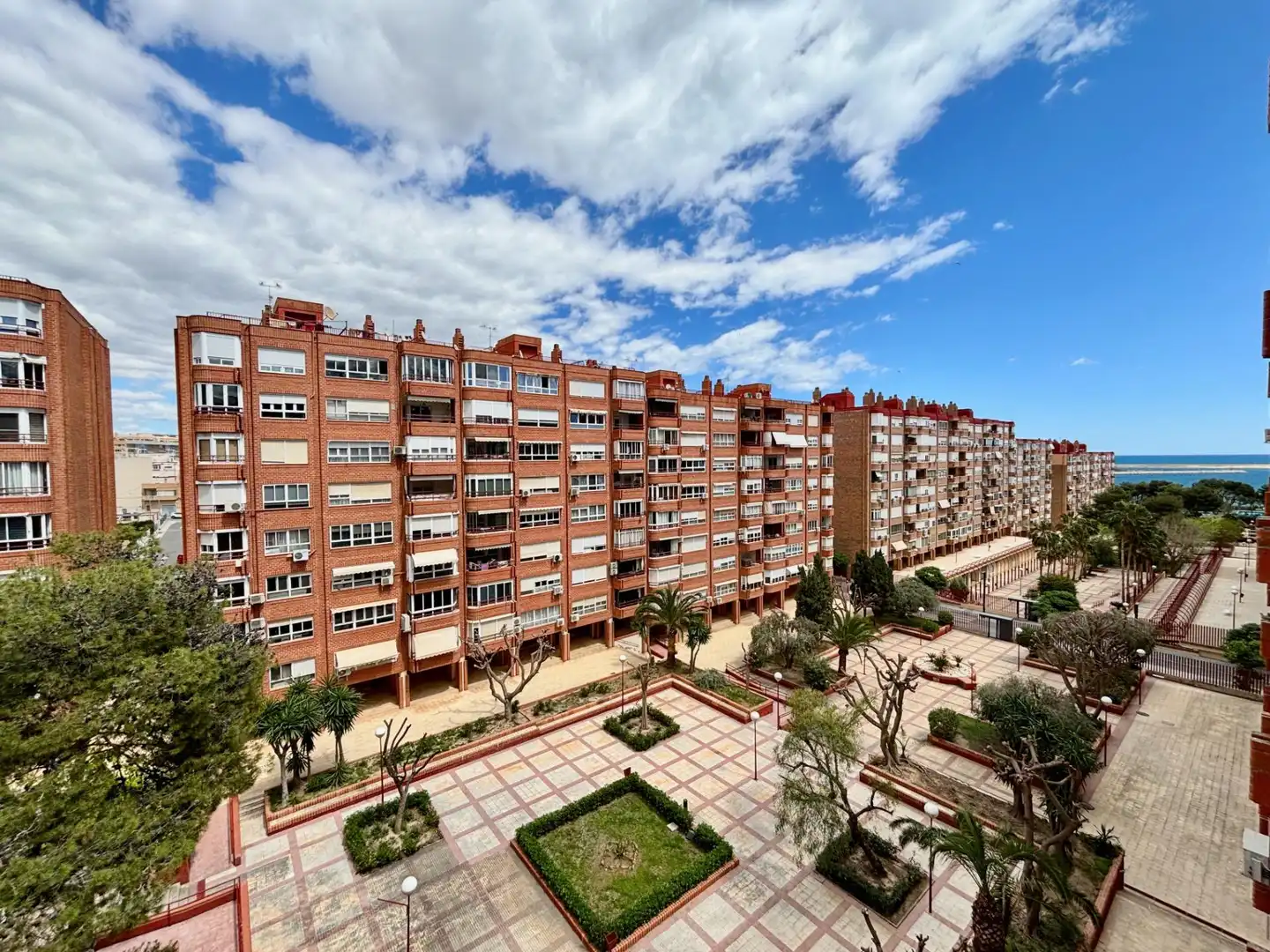 Vista exterior de Pis en venda en Alicante / Alacant amb Calefacció i Piscina comunitària