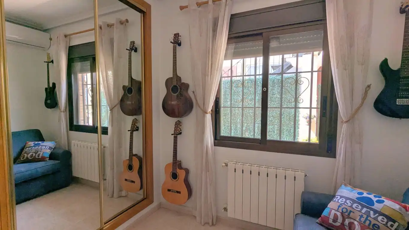 Habitación de Casa o chalet en venta en Bigastro con Microondas y Balcón