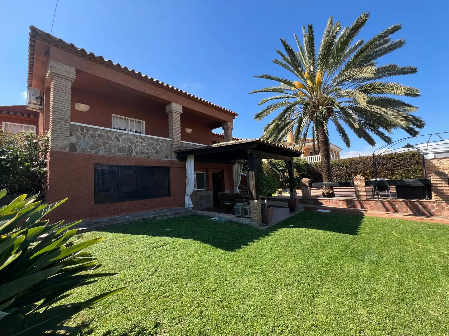 Jardí de Casa o xalet en venda en Alhaurín de la Torre amb Aire condicionat, Jardí privat i Terrassa