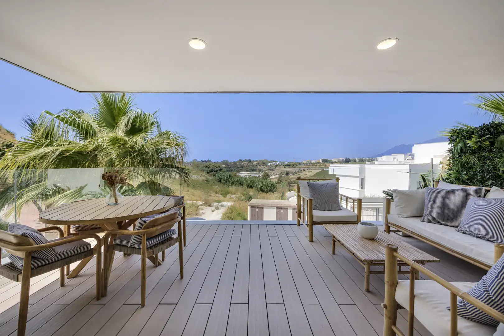 Terrasse von Einfamilien-Reihenhaus zum Verkauf in Estepona mit Klimaanlage, Terrasse und Schwimmbad