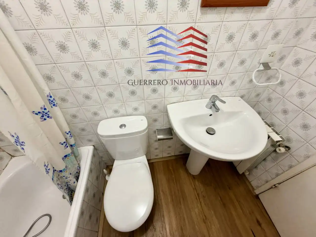 Badezimmer von Wohnung zur Miete in Ourense Capital  mit Heizung, Möbliert und Balkon