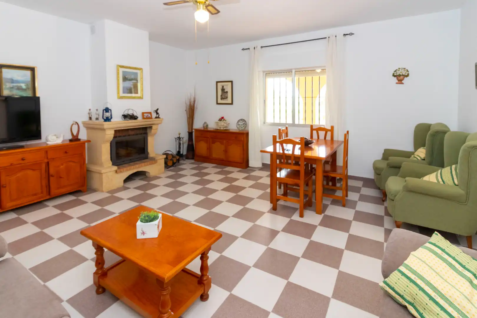 Wohnzimmer von Haus oder Chalet zum Verkauf in Badajoz mit Klimaanlage, Abstellraum und Schwimmbad