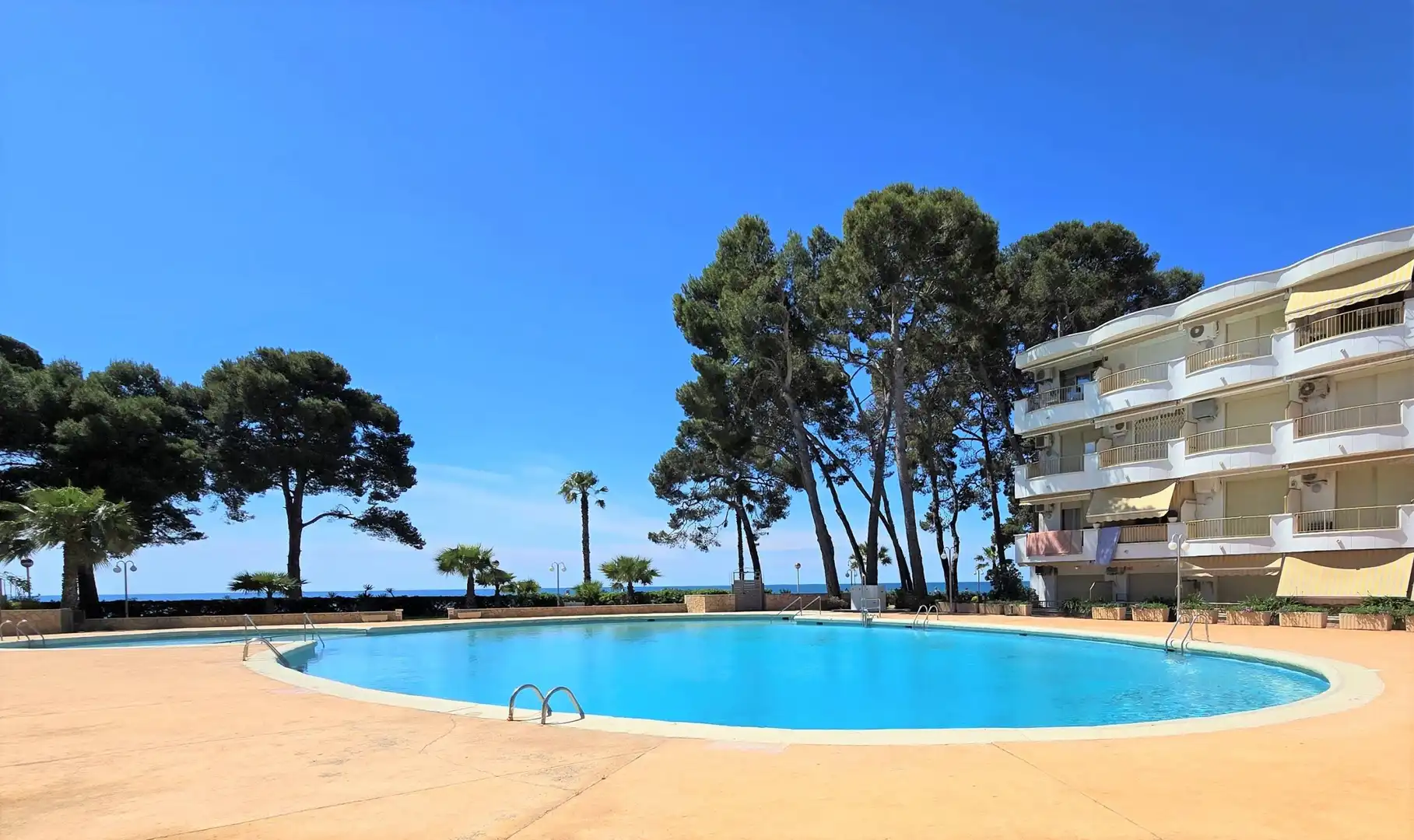 Apartments for rent in Avenida DIPUTACIO, Cap de Sant Pere